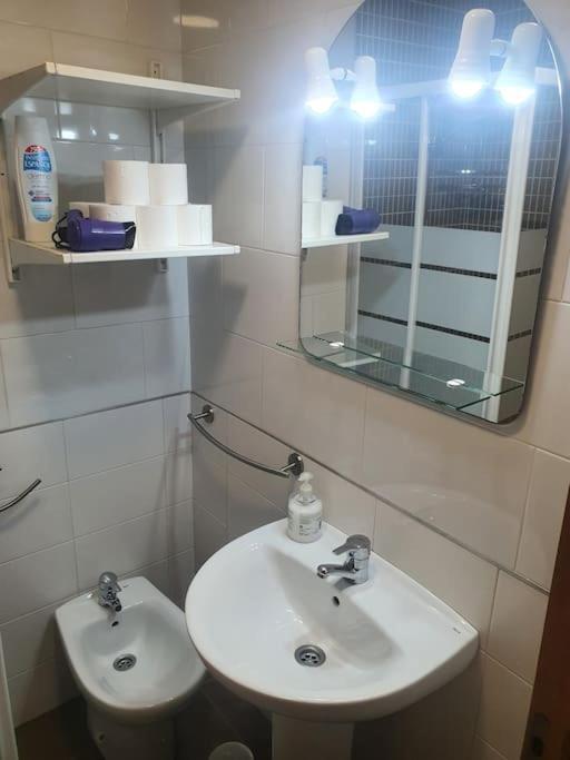 2F, Aire Acondic, 80M2, 2 Dormitorios, 4 Huespedes, Wifi Gratis La Linea de la Concepcion Luaran gambar