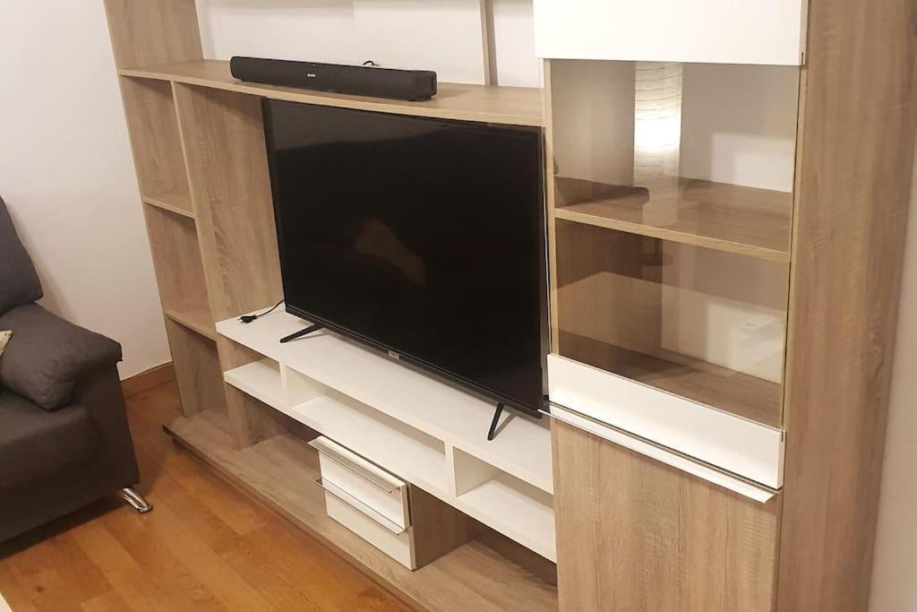 2F, Aire Acondic, 80M2, 2 Dormitorios, 4 Huespedes, Wifi Gratis La Linea de la Concepcion Luaran gambar