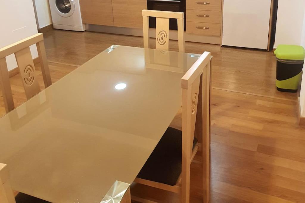 2F, Aire Acondic, 80M2, 2 Dormitorios, 4 Huespedes, Wifi Gratis La Linea de la Concepcion Luaran gambar