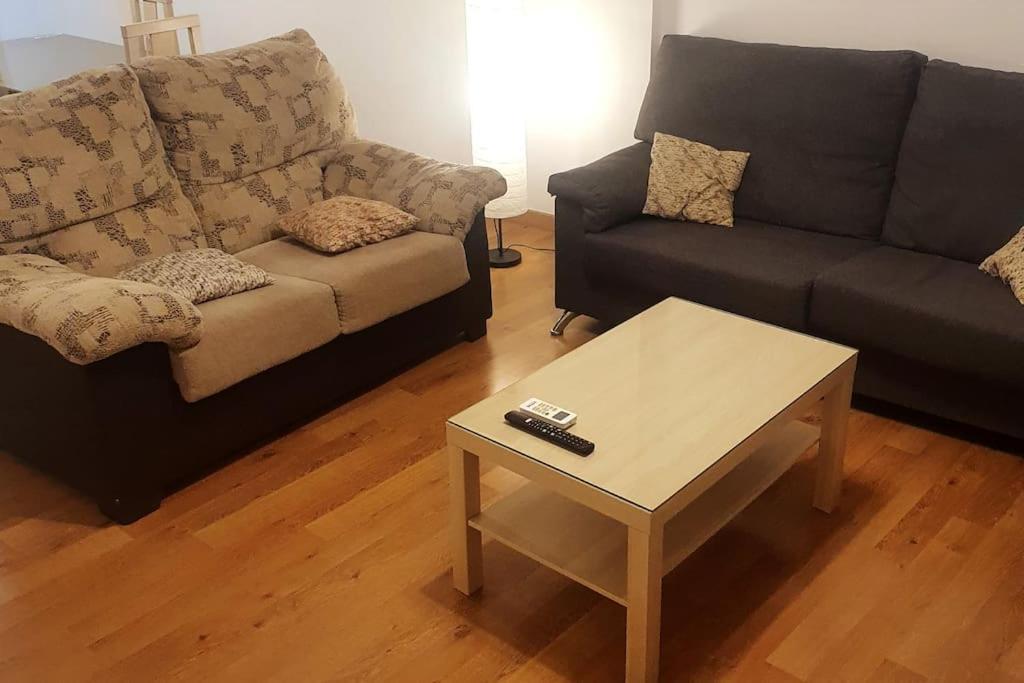 2F, Aire Acondic, 80M2, 2 Dormitorios, 4 Huespedes, Wifi Gratis La Linea de la Concepcion Luaran gambar